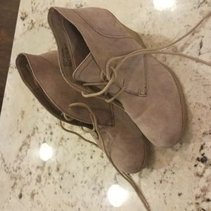 Size 8 grayish tan wedge booties